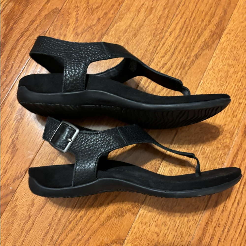 Vionic Terra thong sandal, Velcro back strap, black, size 6, excellent condition - Picture 2 of 5